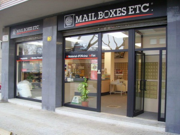 Mail Boxes Etc: La moda de viajar sin equipaje