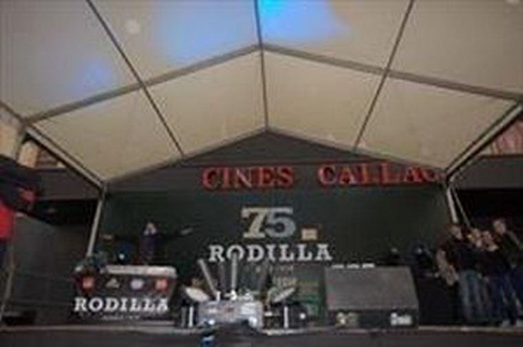 2.500 personas celebran con Rodilla su 75 cumpleaños en la Plaza de Callao