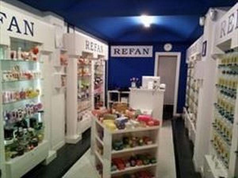 Refan abre una franquicia de perfumes y cosmética en Santurzi