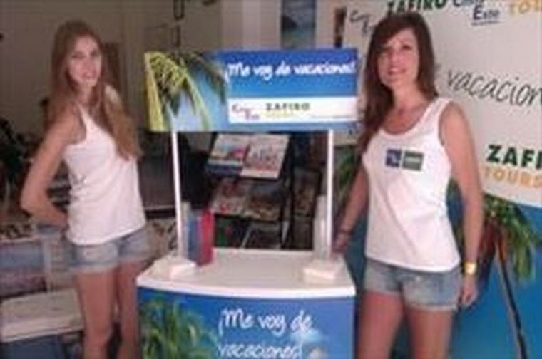 Zafiro Tours comienza su campaña publicitaria de marketing street.