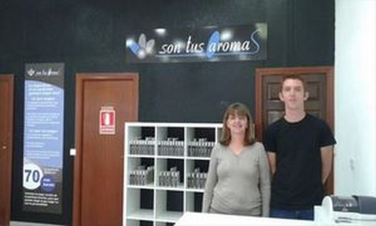 Un joven emprendedor se pone al frente de la primera perfumería de la cadena Son Tus Aromas abierta en Fuenlabrada (Madrid)