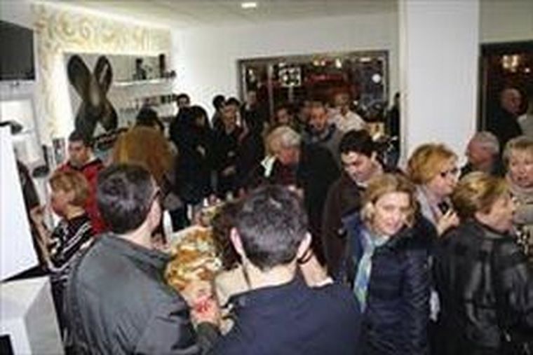 Valencia inaugura su tienda Canela en Polvo con una multitudinaria acogida de más de 200 personas.