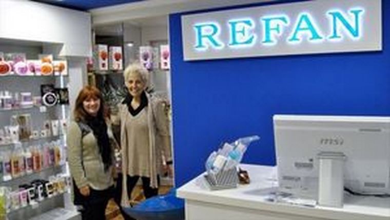 Santander ya cuenta con una franquicia de perfumes Refan
