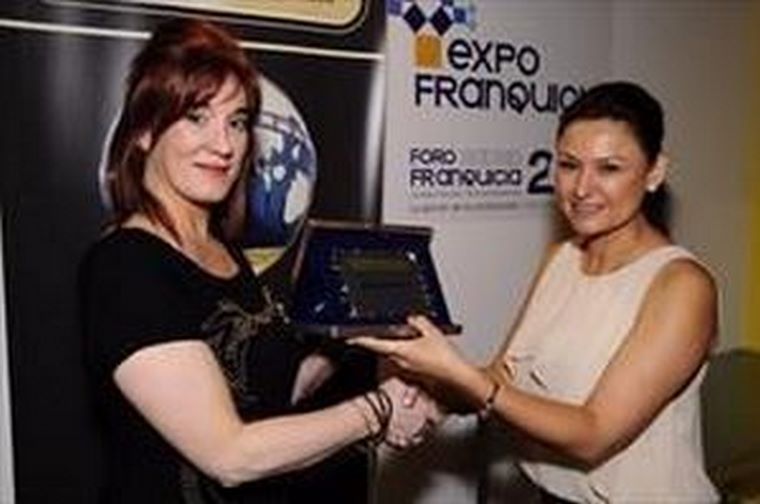 Raquel Robledo entrego el premio BFW España en la modalidad “Mujer Emprendedora”