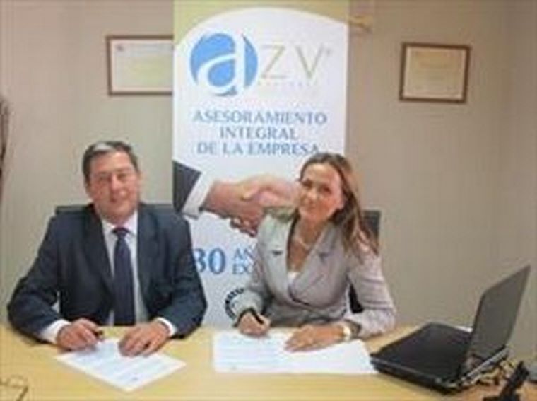 AZV asesores y MC MUTUAL firman un acuerdo de colaboración.