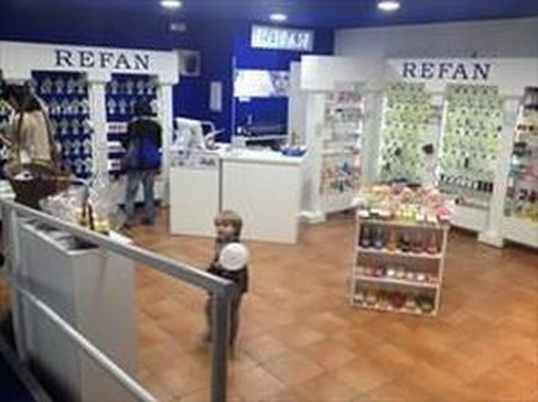 Refan abre una franquicia de perfumes y cosmética en Tolosa