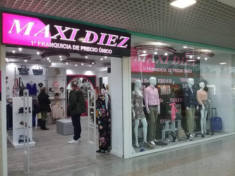 La franquicia Maxi Diez amplía su red de tiendas en la provincia de Huelva en Valverde del Camino.