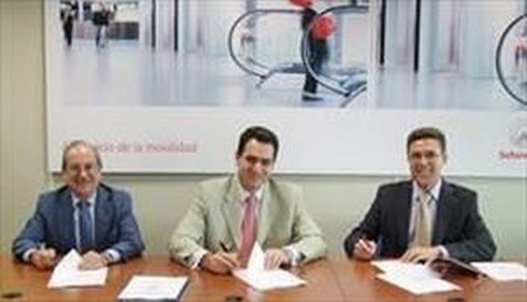 LDC   &   SCHINDLER   firman   un   acuerdo.        