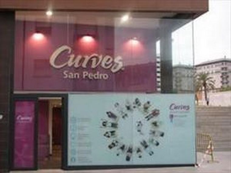 Curves abre dos Franquicias a la vez en Huelva