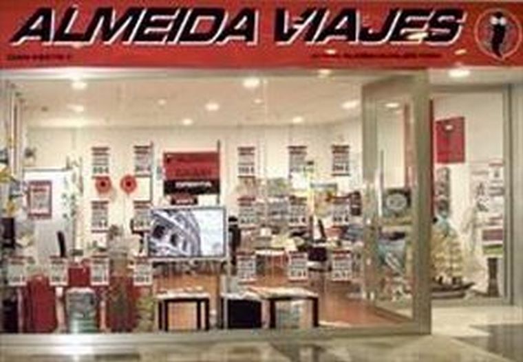 El Grupo Almeida Viajes firma un acuerdo de colaboración con el Grupo Banco Popular .