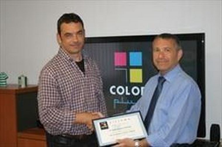 Color Plus Mataró obtiene el certificado del curso de formación.