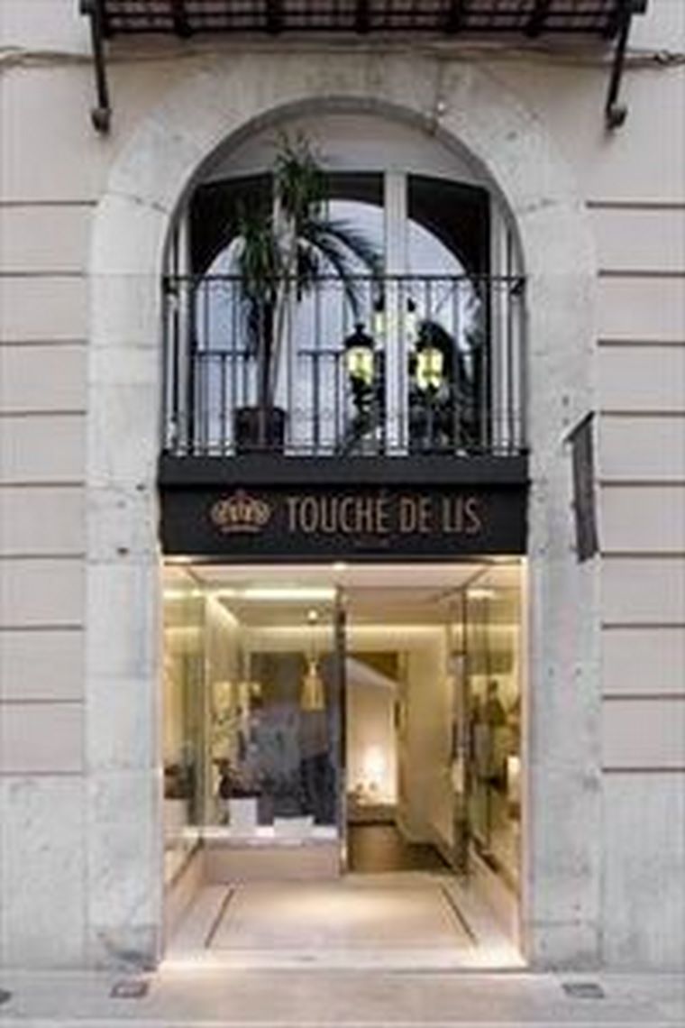 La firma Touché de Lis Barcelona, dedicada al mundo de bolsos y complementos de moda, inicia su expansión en el mercado español.