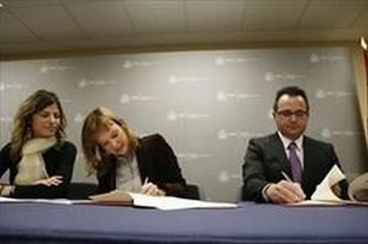 Curves firma un Convenio para luchar contra la violencia de género.