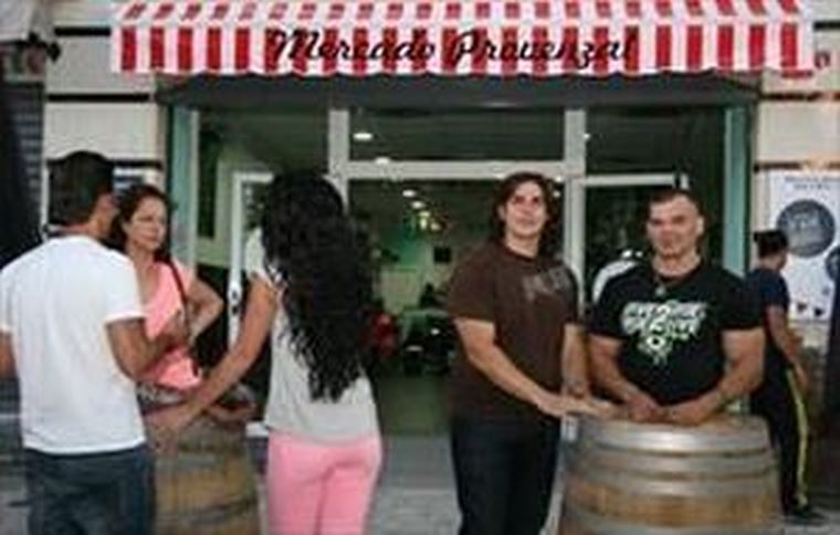 David y Pato, abren una franquicia de Mercado Provenzal en Sevilla Este.