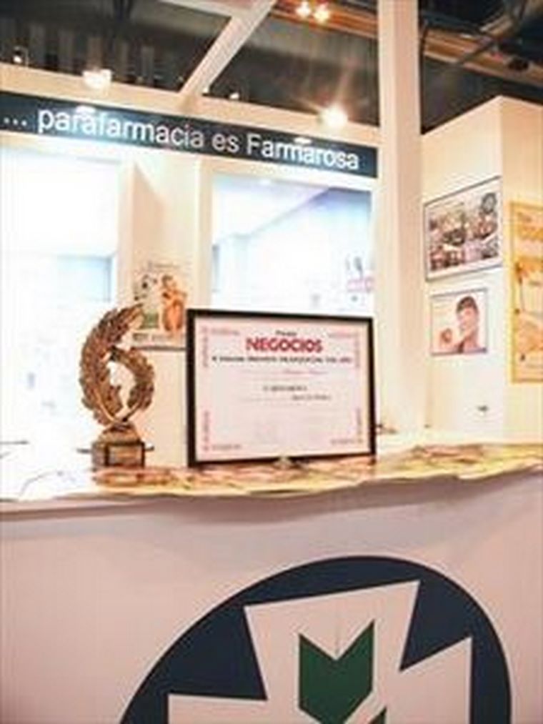 Reconocimiento a la trayectoria de Farmarosa.