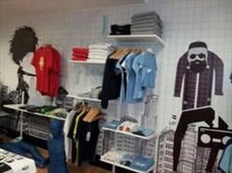 Friking, la conocida marca de camisetas ilustradas del sur de España, empieza a expandirse bajo la formula de la franquicia.