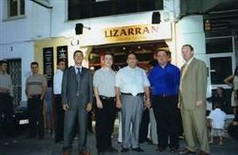 Lizarran Cambrils celebra sus 10 años de franquiciado renovando su confianza en la marca por otra década más