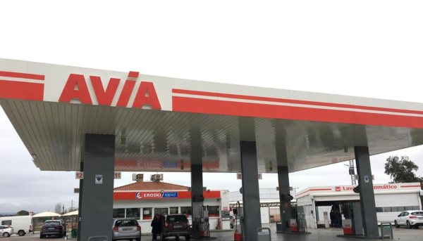 Eroski y Avia cnsolidan su acuerdo de expandir los supermercados Eroski Rapid en las gasolineras del operador petrolífero