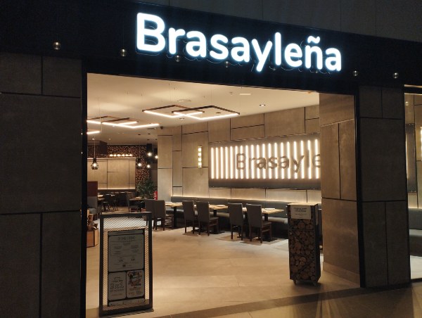 El grupo LEW Brand inaugura su cuarto restaurante Brasayleña en Barcelona