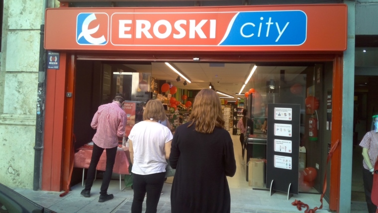 Eroski ha inaugurado un nuevo supermercado franquiciado situado en el número 3 de la calle Marqués de Dos Aguas en Valencia