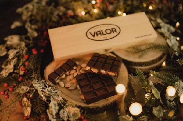 Valor enciende la Navidad con la vuelta de su Turrón de Chocolate edición limitada a sus chocolaterías