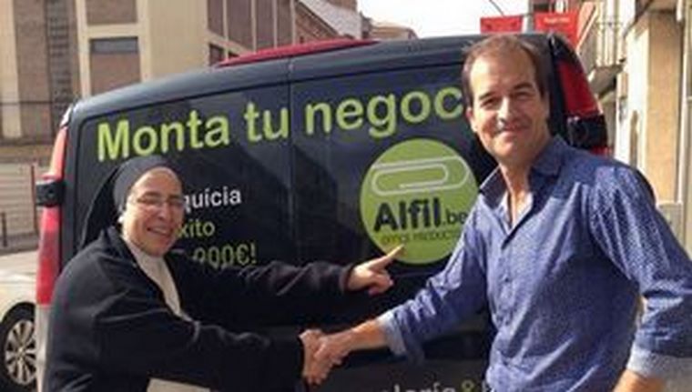 El equipo de Alfil.Be conoce a Sor Lucía Caram