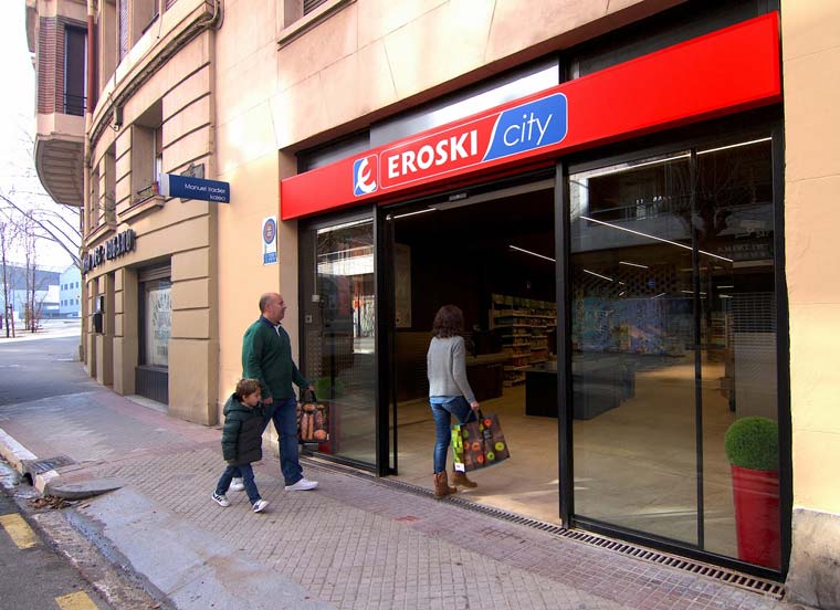 Gureak y Eroski ponen en marcha su tercer supermercado gestionado íntegramente por personas con discapacidad