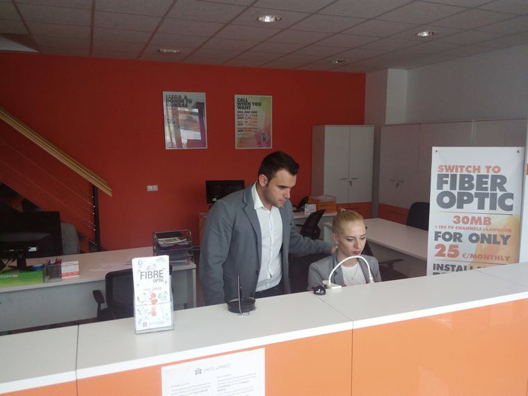 Llega holaFIBRA, la primera franquicia de fibra, fijo, móvil y TV en España