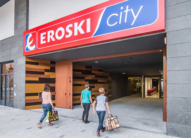 Eroski vuelve a invertir en aperturas propias con la inauguración del supermercado en San Sebastián